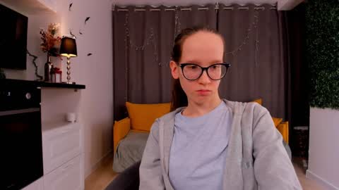 Snapshot of lynettebails chatting on 02.08.25 Sara online show from 02.08.25