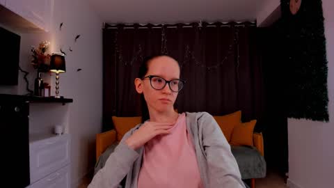 Snapshot of lynettebails chatting on 02.09.25 Sara online show from 02.09.25