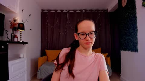 Snapshot of lynettebails chatting on 02.09.25 Sara online show from 02.09.25