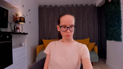 Snapshot of lynettebails chatting on 02.10.25 Sara online show from 02.10.25