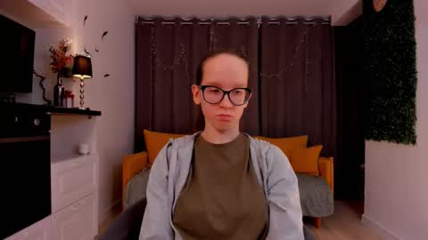 Snapshot of lynettebails chatting on 02.10.25 Sara online show from 02.10.25