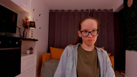 Snapshot of lynettebails chatting on 02.22.25 Sara online show from 02.22.25