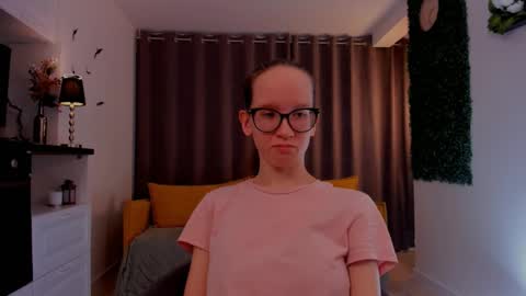 Snapshot of lynettebails chatting on 03.01.25 Sara online show from 03.01.25