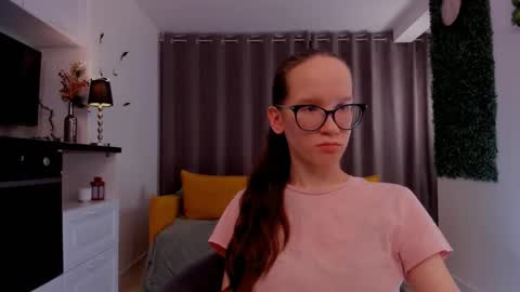 Snapshot of lynettebails chatting on 03.01.25 Sara online show from 03.01.25