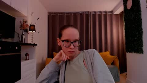 Snapshot of lynettebails chatting on 03.02.25 Sara online show from 03.02.25