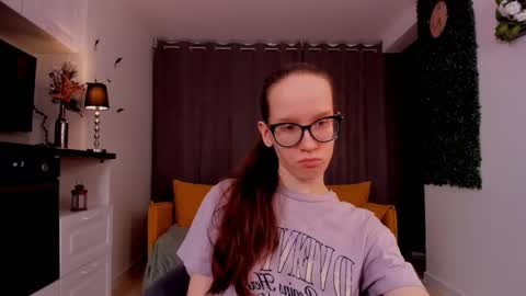 Snapshot of lynettebails chatting on 03.04.25 Sara online show from 03.04.25