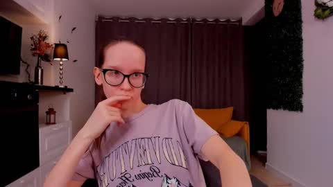 Snapshot of lynettebails chatting on 03.04.25 Sara online show from 03.04.25