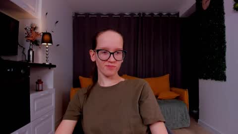 Snapshot of lynettebails chatting on 03.07.25 Sara online show from 03.07.25