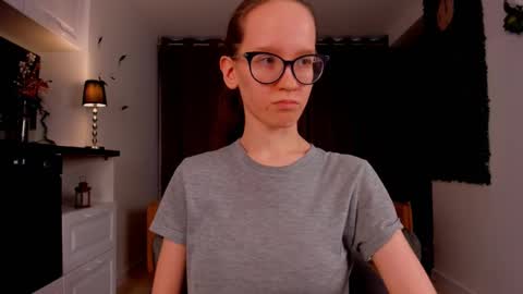 Snapshot of lynettebails chatting on 03.08.25 Sara online show from 03.08.25