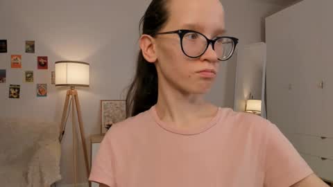 Snapshot of lynettebails chatting on 03.11.25 Sara online show from 03.11.25