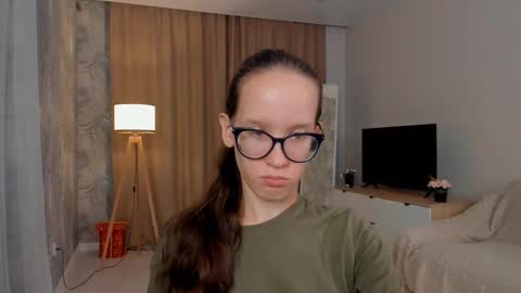 Snapshot of lynettebails chatting on 09.09.25 Sara online show from 09.09.25