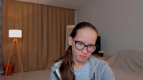 Snapshot of lynettebails chatting on 09.10.25 Sara online show from 09.10.25