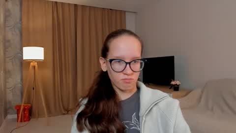 Snapshot of lynettebails chatting on 09.13.25 Sara online show from 09.13.25