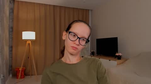 Snapshot of lynettebails chatting on 09.19.25 Sara online show from 09.19.25