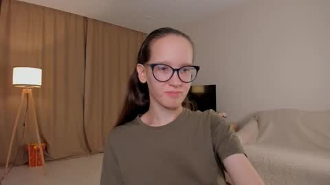 Snapshot of lynettebails chatting on 10.08.25 Sara online show from 10.08.25