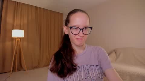 Snapshot of lynettebails chatting on 10.12.25 Sara online show from 10.12.25