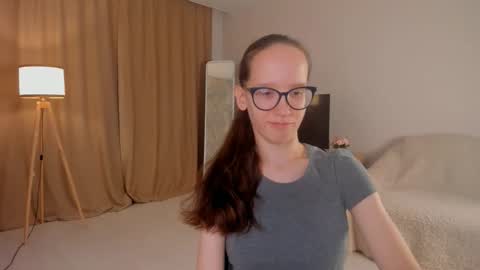 Snapshot of lynettebails chatting on 10.19.25 Sara online show from 10.19.25