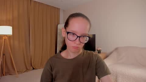 Snapshot of lynettebails chatting on 10.21.25 Sara online show from 10.21.25