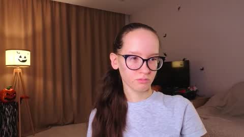 Snapshot of lynettebails chatting on 11.16.25 Sara online show from 11.16.25