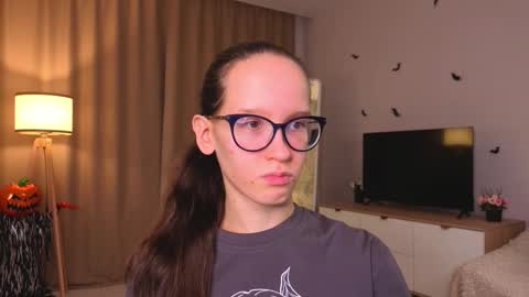 Snapshot of lynettebails chatting on 11.21.25 Sara online show from 11.21.25