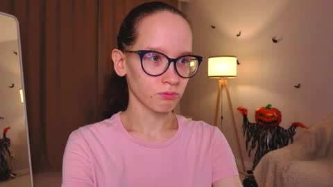 Snapshot of lynettebails chatting on 11.30.25 Sara online show from 11.30.25