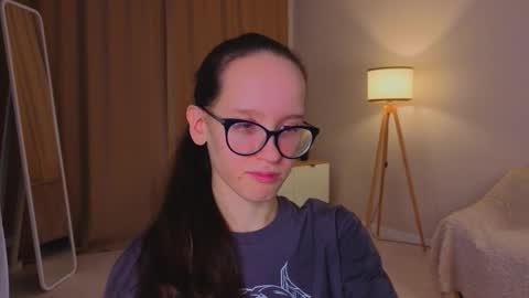 Snapshot of lynettebails chatting on 12.20.25 Sara online show from 12.20.25