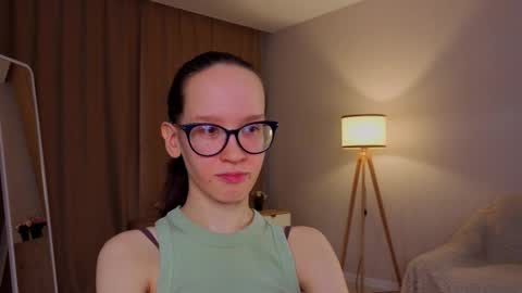 Snapshot of lynettebails chatting on 03.10.26 Sara online show from 03.10.26