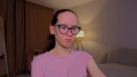 Snapshot of lynettebails chatting on 04.02.26 Sara online show from 04.02.26