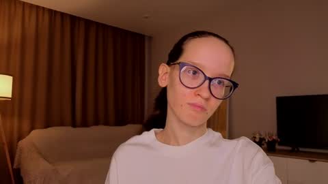 Snapshot of lynettebails chatting on 04.04.26 Sara online show from 04.04.26