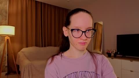 Snapshot of lynettebails chatting on 04.06.26 Sara online show from 04.06.26