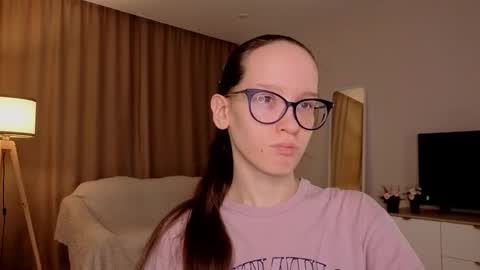 Snapshot of lynettebails chatting on 04.12.26 Sara online show from 04.12.26