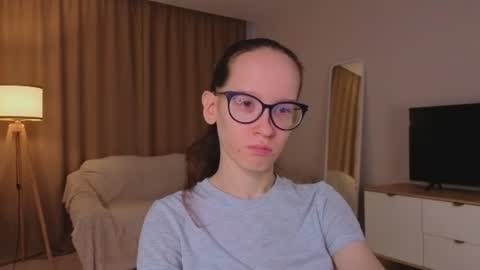 Snapshot of lynettebails chatting on 06.17.26 Sara online show from 06.17.26