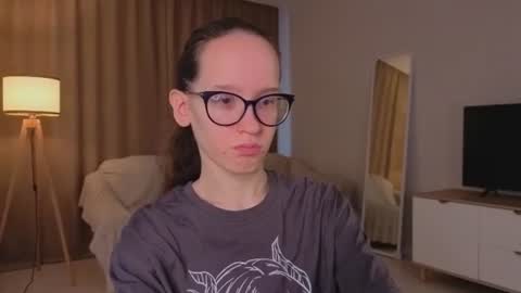 Snapshot of lynettebails chatting on 06.19.26 Sara online show from 06.19.26