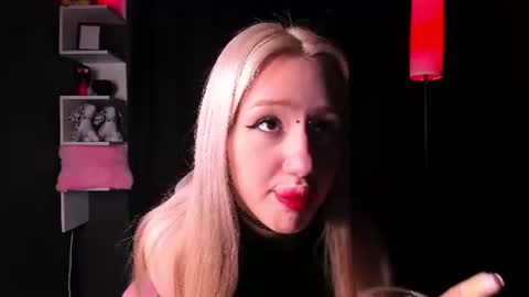 Snapshot of lyra_vie1 chatting on 07.13.26 Lyra 3 online show from 07.13.26