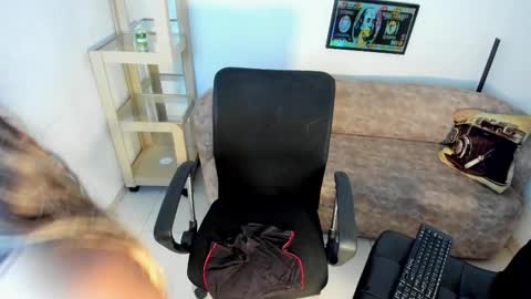 Snapshot of m1lk_choc chatting on 03.07.25 Mila online show from 03.07.25