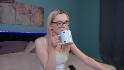 Snapshot of m1m1_angels chatting on 03.04.26 Mimi GTM1 0200am-0945am Mon Tue Wed Thu Fri online show from 03.04.26