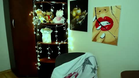 Vikki online show from 02.04.25