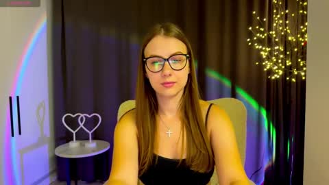 Snapshot of ma_ry_mee chatting on 09.18.25 Mary  online show from 09.18.25