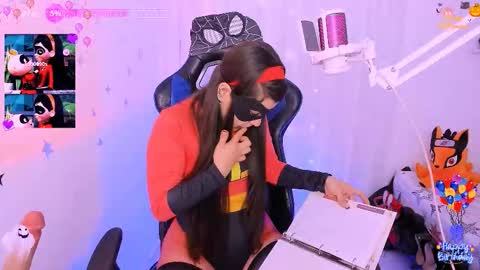 MacarenaIndependent model  online show from 10.30.25