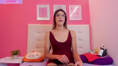 macarena_05_ online show from 11.26.25