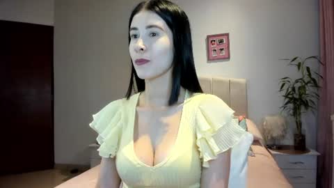 Snapshot of macarena_vallejo_ chatting on 06.18.26 Macarena online show from 06.18.26