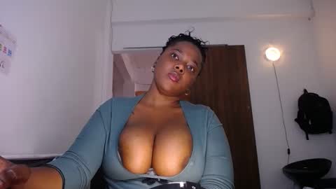 Snapshot of macarenaboobs chatting on 04.05.26 macarenaboobs online show from 04.05.26