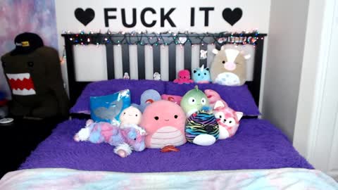 Mackenzie Wolfe online show from 12.03.24