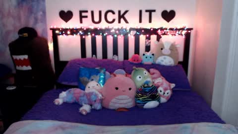 Mackenzie Wolfe online show from 12.04.24