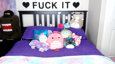 Mackenzie Wolfe online show from 01.04.25