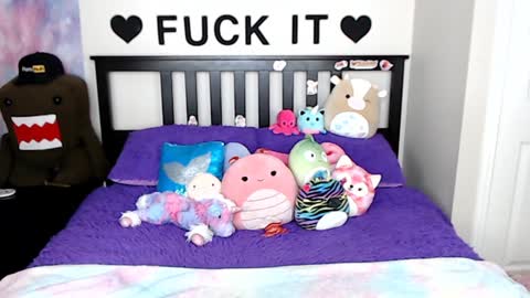 Mackenzie Wolfe online show from 02.04.25