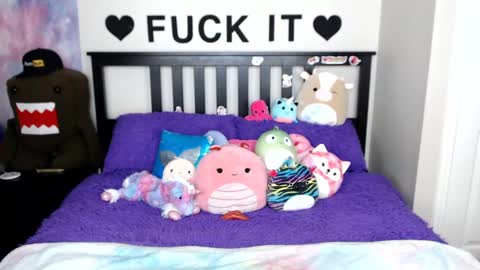 Mackenzie Wolfe online show from 03.12.25