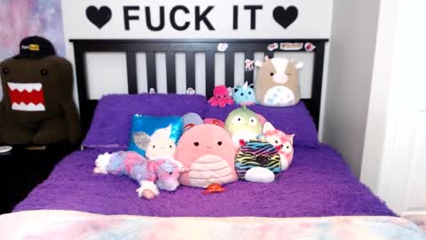 Mackenzie Wolfe online show from 09.10.25