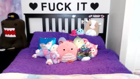 Mackenzie Wolfe online show from 09.12.25