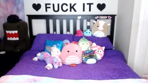 Mackenzie Wolfe online show from 11.04.25